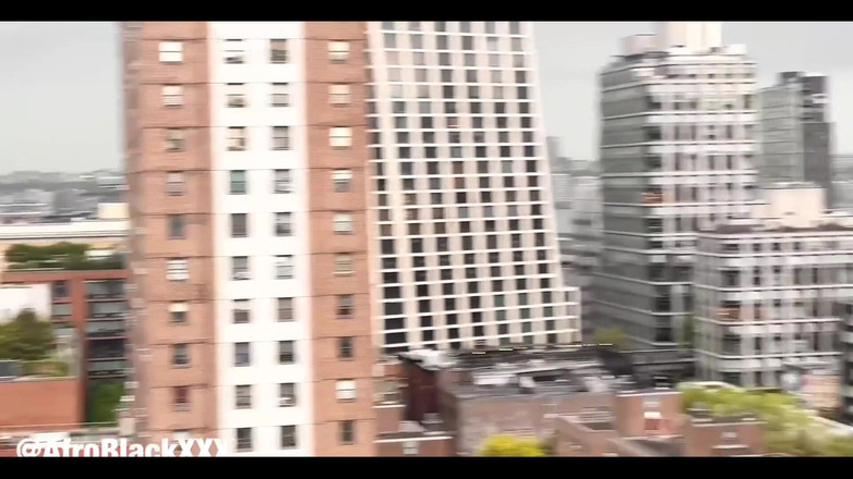 Afro Black XXX: Wyszedłem na zewnątrz na przerwę