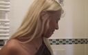 Gazongas: सुनहरे बालों वाली को अपने बाथरूम की सफाई की जरूरत है