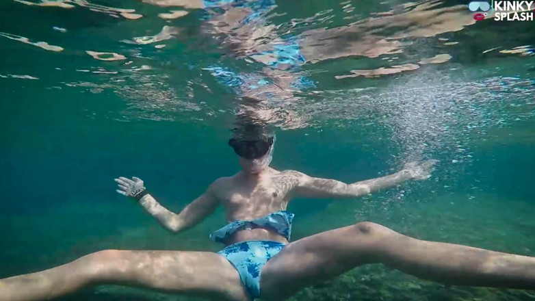 UKCuteGirl Lucy Lauren: Underwater Beach Flasher - Bikini, Long Fins &amp; Naughty Ocean Tease