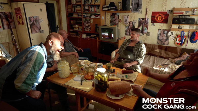 MonsterCockGang: Monster Cock Gang 1.1: Manžel Se Dělí O Svou Ženu