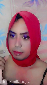 Hijabi com tesão em hijab vermelho garganta profunda garganta grande como uma menina muçulmana puta!