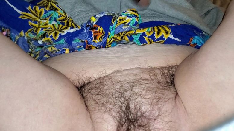 Dirty ass soccer moms: 毛茸茸的湿逼，深洞