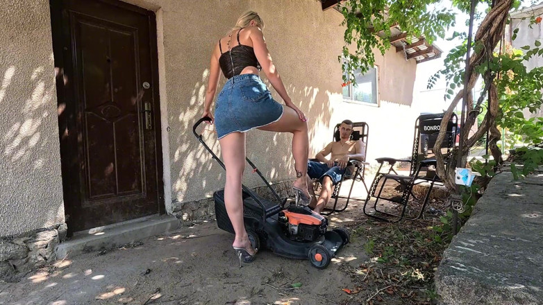 HotPrincessUA: Clear Sandals, Cranking Mower &amp; Cum on My Shoe Outdoor Fetish...