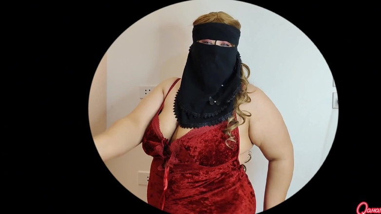 moonx: Une danseuse égyptienne baise avec une femme du Golfe dans son...