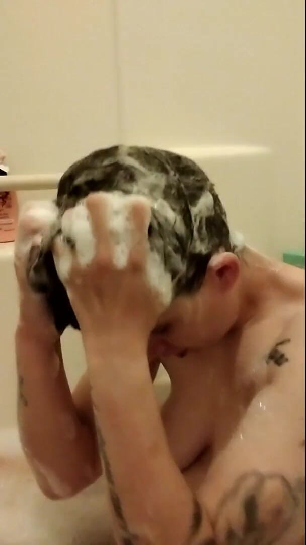 Abby Anna: Regardez-moi prendre un bain moussant