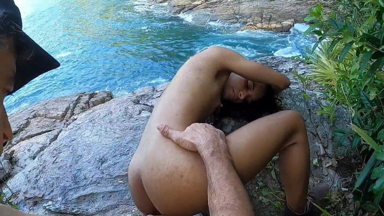 Paty Bumbum: ジャスミン・サンタナ・インディアン・デジはビッグ・マッキーの29番に座った