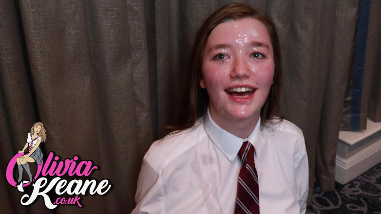 Olivia Keane: 18 yaşındaki öğrenci Olvia Keane erkeklerle dolu bir odayı emiyor