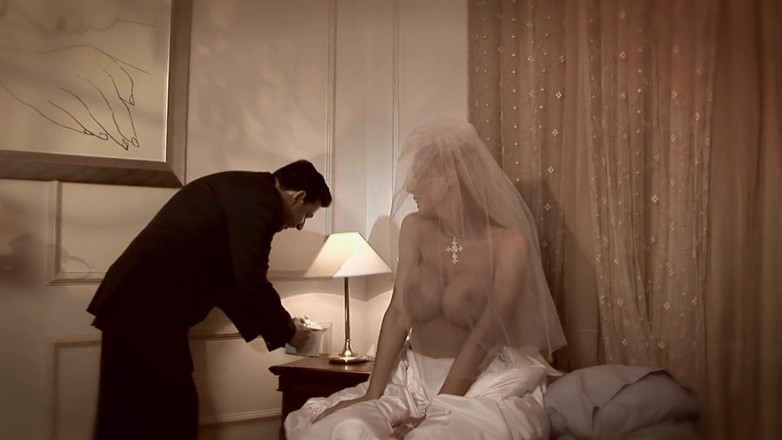 Naughty Brides: Zwoele bruid heeft consummatie nodig op haar huwelijksnacht, man heeft...