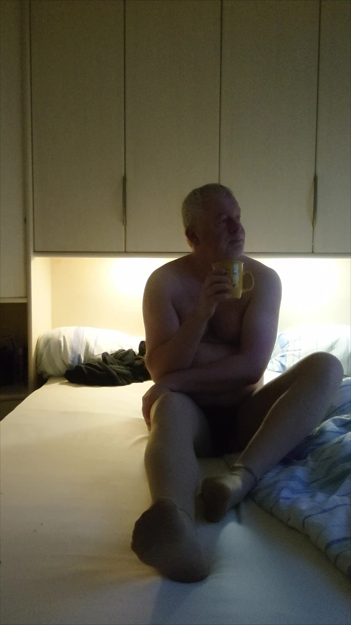 Carmen_Nylonjunge: Nylonjunge Wishes You a Frosty Morning