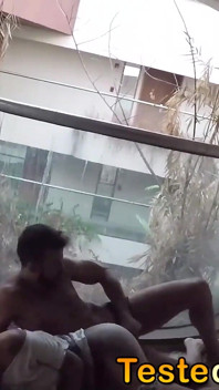Lihat apa yang terjadi di belakang kamera porno Brasil