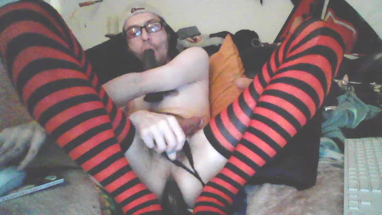 Dirk Smith: लाल और काले रंग में तंग गांड वाली रंडी की गांड में जोरदार चुदाई