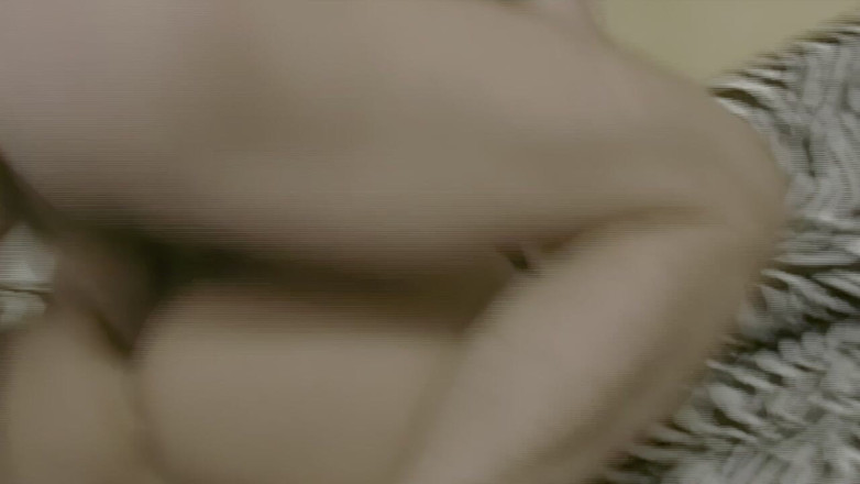 TGIRL ROOM: Permainan krim dan pantat sialan dengan tranny berdada