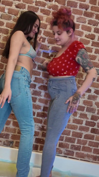 Rebeca Addams and Ana Spears Peeing on Jeans Show off