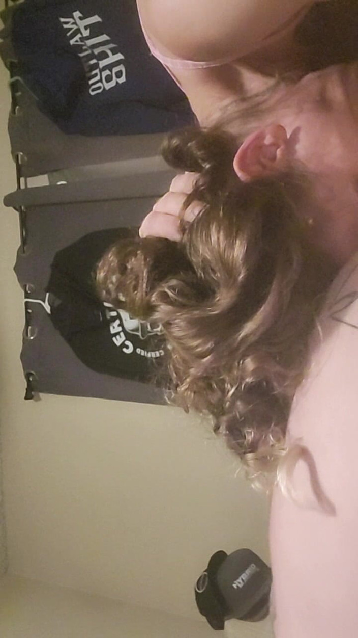 My throat demon: Ea o face una bună