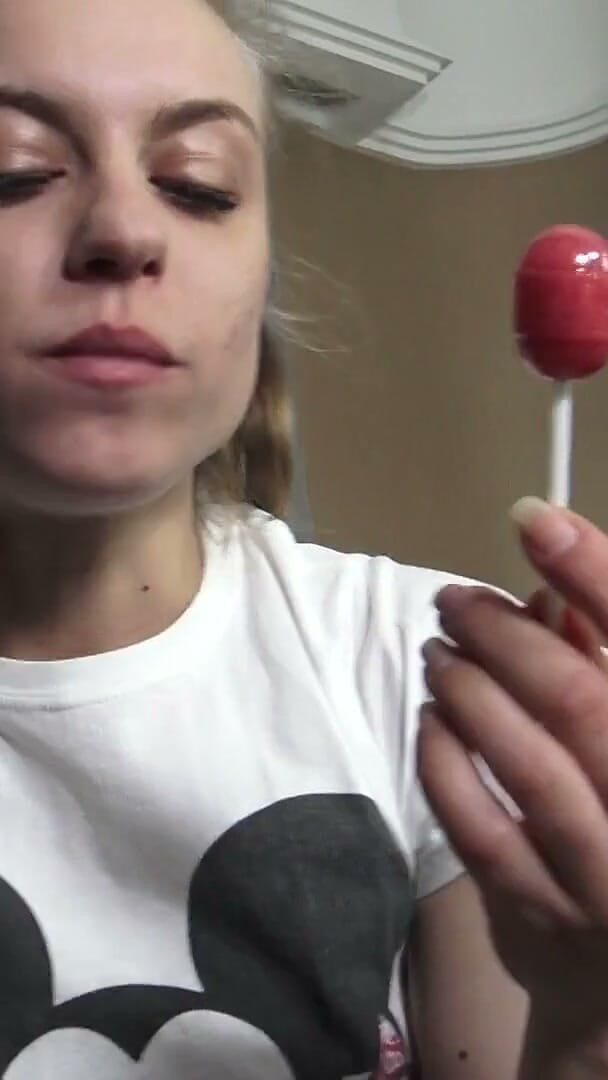 Solo Austria: Kinky Fetisch Stygg brat tjej bubbelgummi l oli retas!