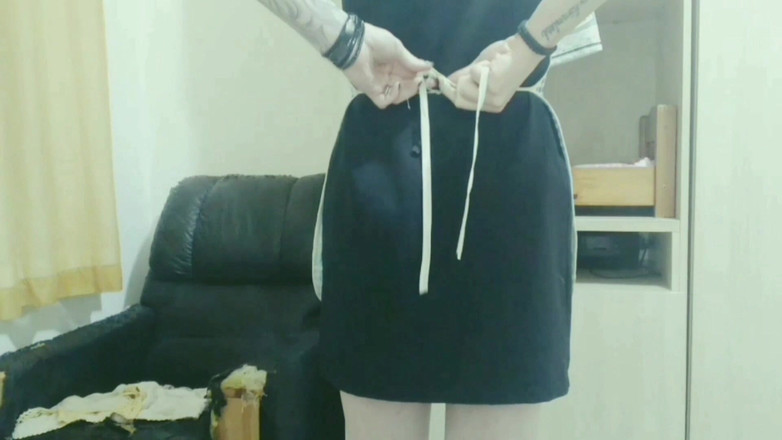 Sissy Aniya: 娘娘腔aniya - 穿着裙子和围裙的女家庭主妇