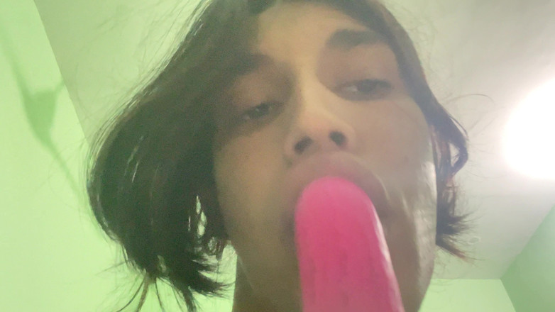 FancyShower324: Fratellastro sei così stanco lascia che ti faccia un pompino