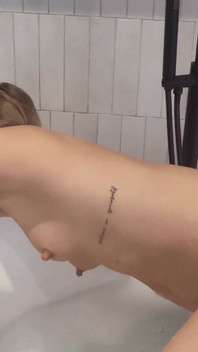 Masturbation artistique dans un bain en solo - mon rituel secret pour le plaisir ultime