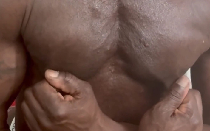 Black mature kinky muscle: Göt titpig üvey baba prostata masaj yapıyor