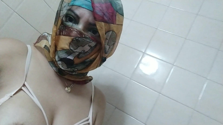 MuslimWifeyX: Video penuh MILF Arab Muslim melancap dan memancut pepek dan...