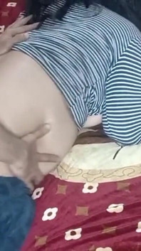 ネトゥは通りの男と付き合い、パンジャブ語で猥談と大きなうめき声で素早く後背位のアナルを手に入れました