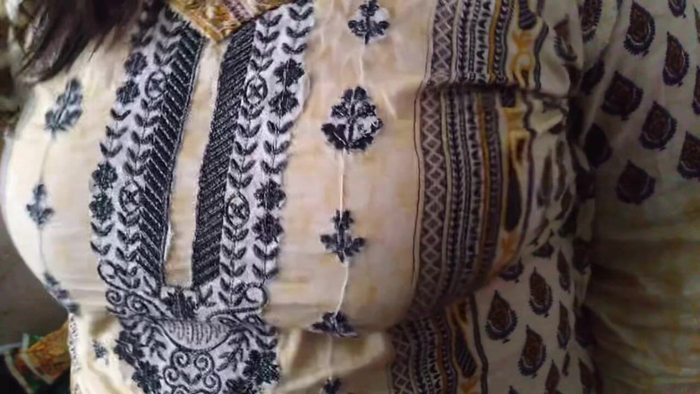 Aria Mia: देसी भाभी की किचन में देवर द्वारा सख्त गांड चुदाई जब वह लंड चूस रही थी