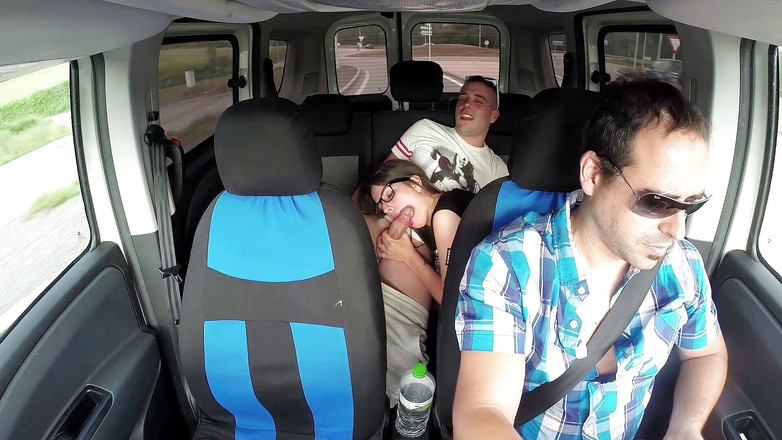 Lethal Teens: टैक्सी में चुदाई