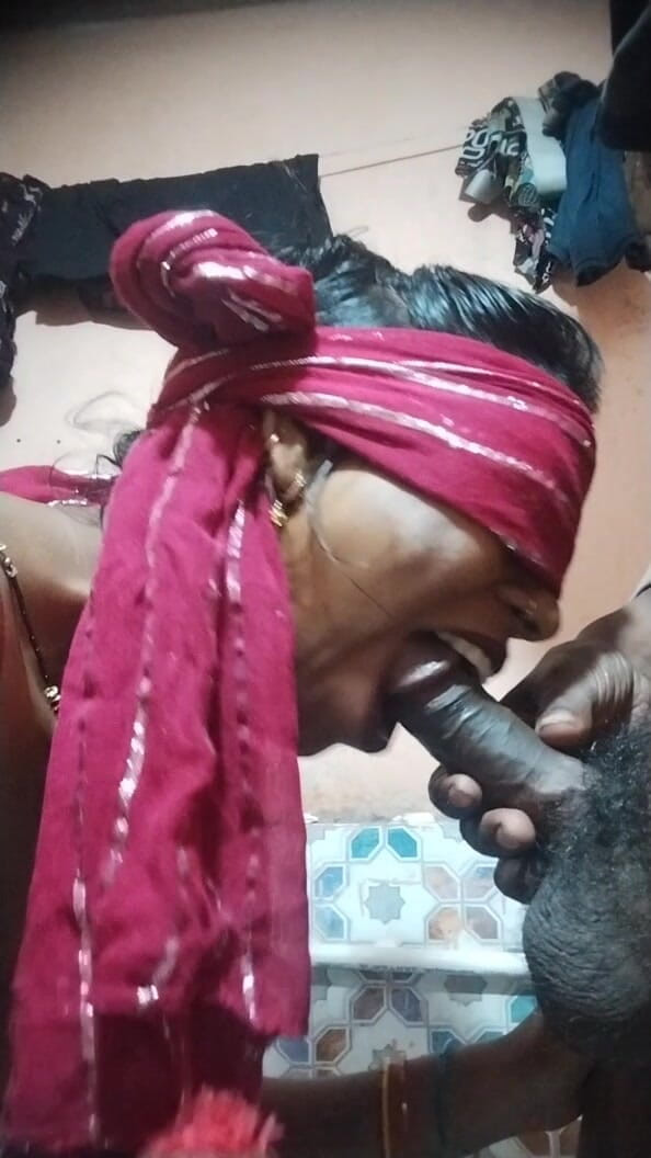 Desi kutiya: Pití chcanek před hlubším šukáním do krku