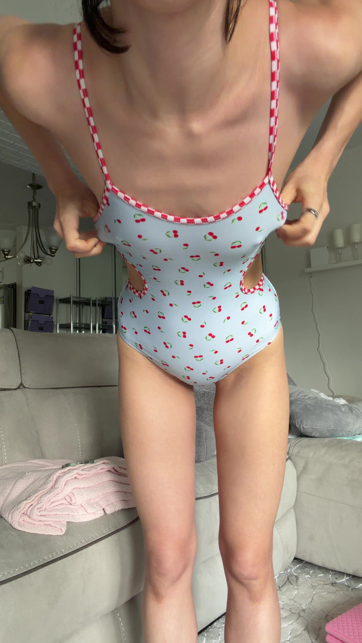 Ms_Emmy_Lynn: Skinny Fit Babe Models One Piece Swimsuit