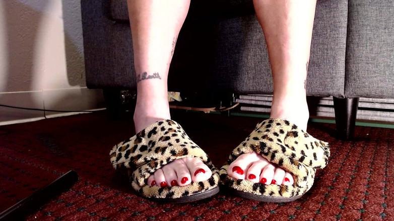 Abby Anna: Teen wiebelen in fuzzy slippers