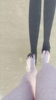 Mengusik Kaki Pantai