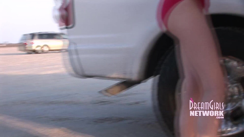 Dream Girls: Sete meninas ficam nuas pela cidade