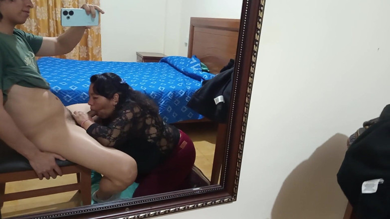 Moo DBOXXX: Cristiana madura aprendiendo a chupar la polla, su esposo inocente...