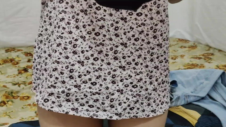 KavitaBhabhi: Komal Bhabhi požádala o kalhotky z rukou Dudiya