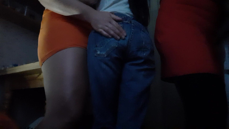 Lesbian-illusion: Aku ngentot mulut tetanggaku dan ngusap memeknya lebih cepat waktu...