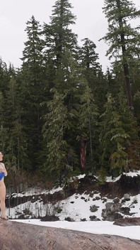 Volles Video - Zu Geil, Um Kalt Zu Sein: Vanessa Cliff Masturbiert in Den Schneebergen - Cliff Media