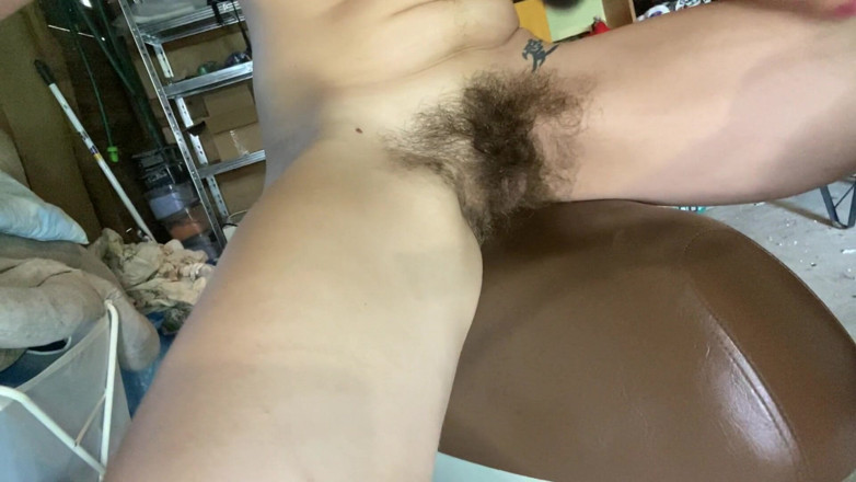 Cuteblonde666: Awek berbulu - pembersihan motosikal
