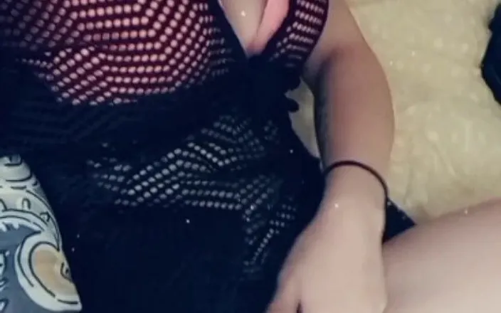 Stella babe: Playing with my wet pussy feels so good