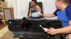 Ticklish Chubs: Resistenza ed apice per Javier