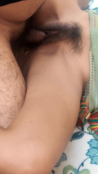 Xxx, une femme au foyer sexy était prête à baiser au retour du travail de son mari. Audio coquin en hindi