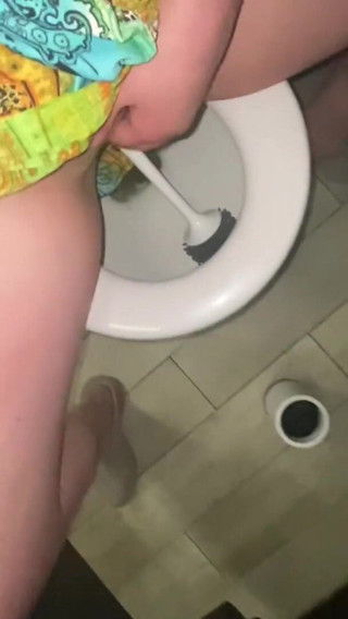 Elena917: Licking Hotel toilets, fuck with toilet brush and cum from...