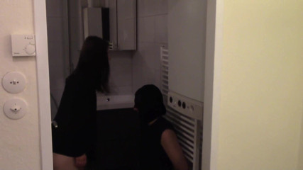 Femdom Austria: Zeița Gloria își plesnește sclavul
