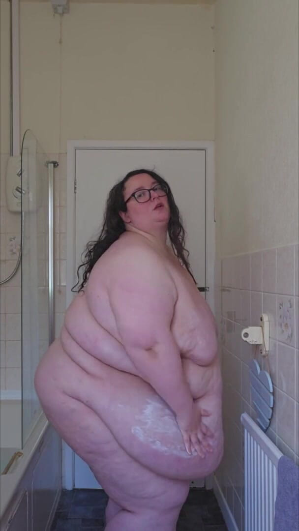 SSBBWLadyBrads: SSBBW Bathroom Cream Belly Body