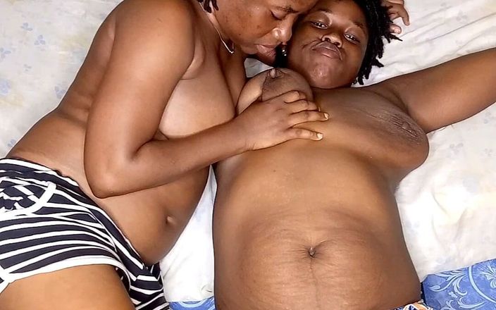 African Beauties: Lesbian Saliva Exchange
