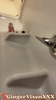 Tedere douche raakt aan