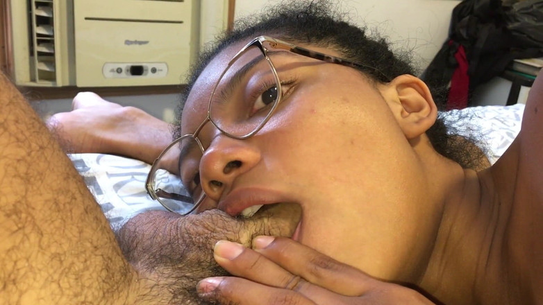 Pietro Montoya: 继女用唾液喝你的小便汁