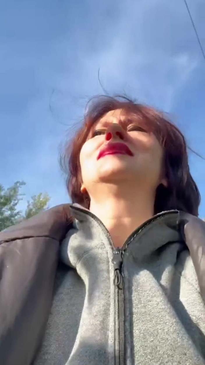 ANGELA_LADY: Eu queria mijar e fui para a floresta, e lá...