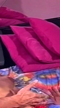 Madura loira gata dupla recheada com vibrador e pau latejante