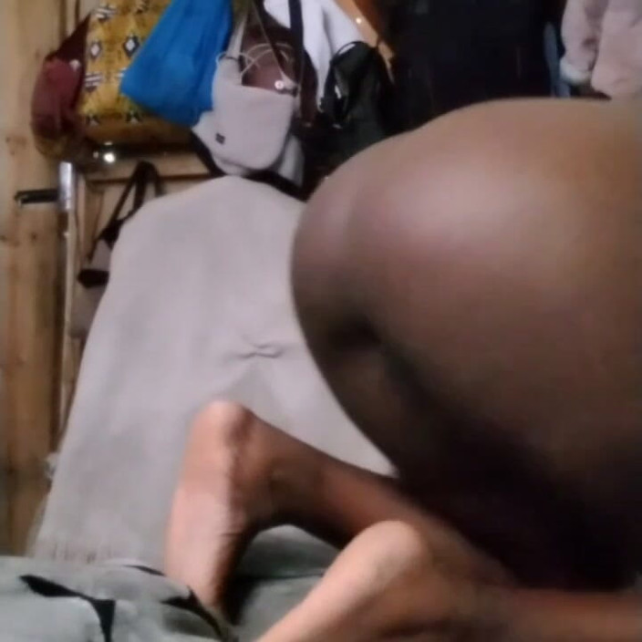 prinjema: African Ebony Queen Masterbating w swoim pokoju,