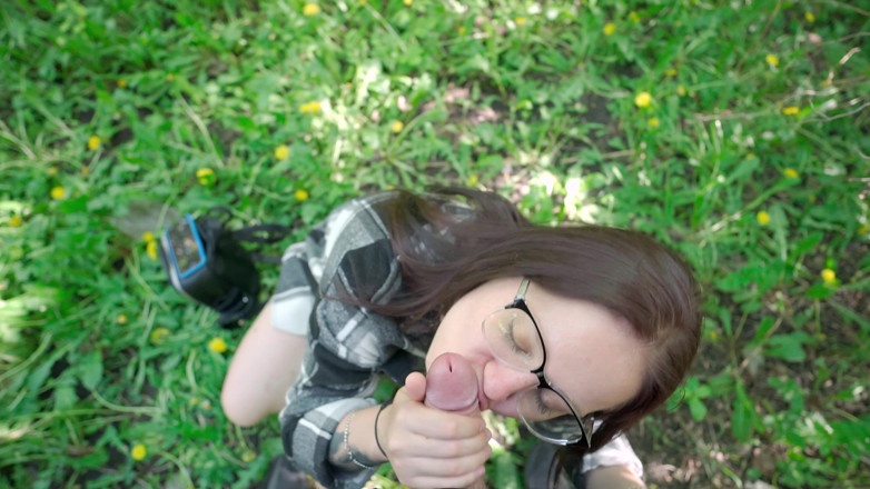 YSP Studio: Outdoor-spaß mit streberin mit brille